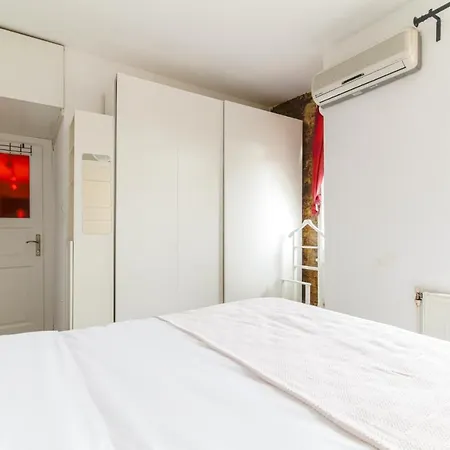 Апартаменты Outstanding Flat With And Sea View In Beyoglu