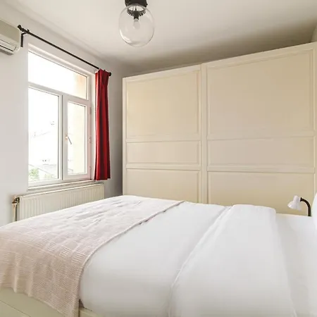 Outstanding Flat With And Sea View In Beyoglu * Стамбул